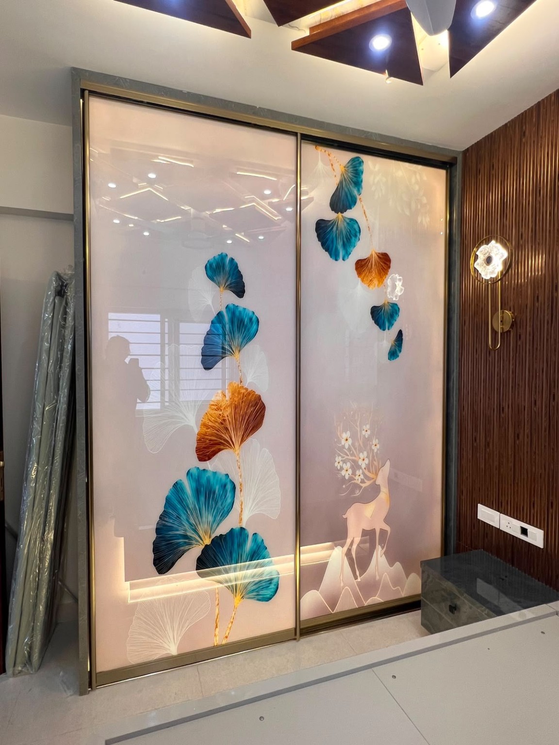 Decorative printed sliding wardrobe with colourful botanical artwork